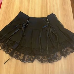 WIDOW XS black pleated skirt